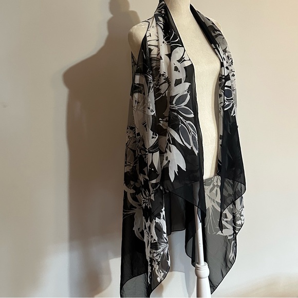 Black / White Floral Print Semi-sheer, Open-front Duster Cardigan Coverup - Picture 3 of 7